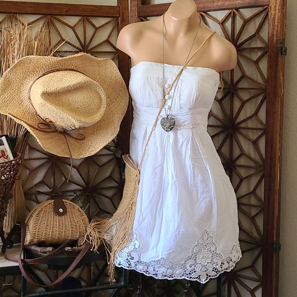 SUMMER BEAUTIFUL WHITE LACE MINI STRAPLESS 3 DRESS - Picture 7 of 16